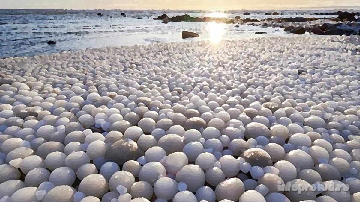 Ледяные яйца заполнили прибрежную зону в Финляндии