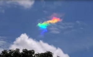 Радужное разноцветное облако засняли на видео в Гондурасе