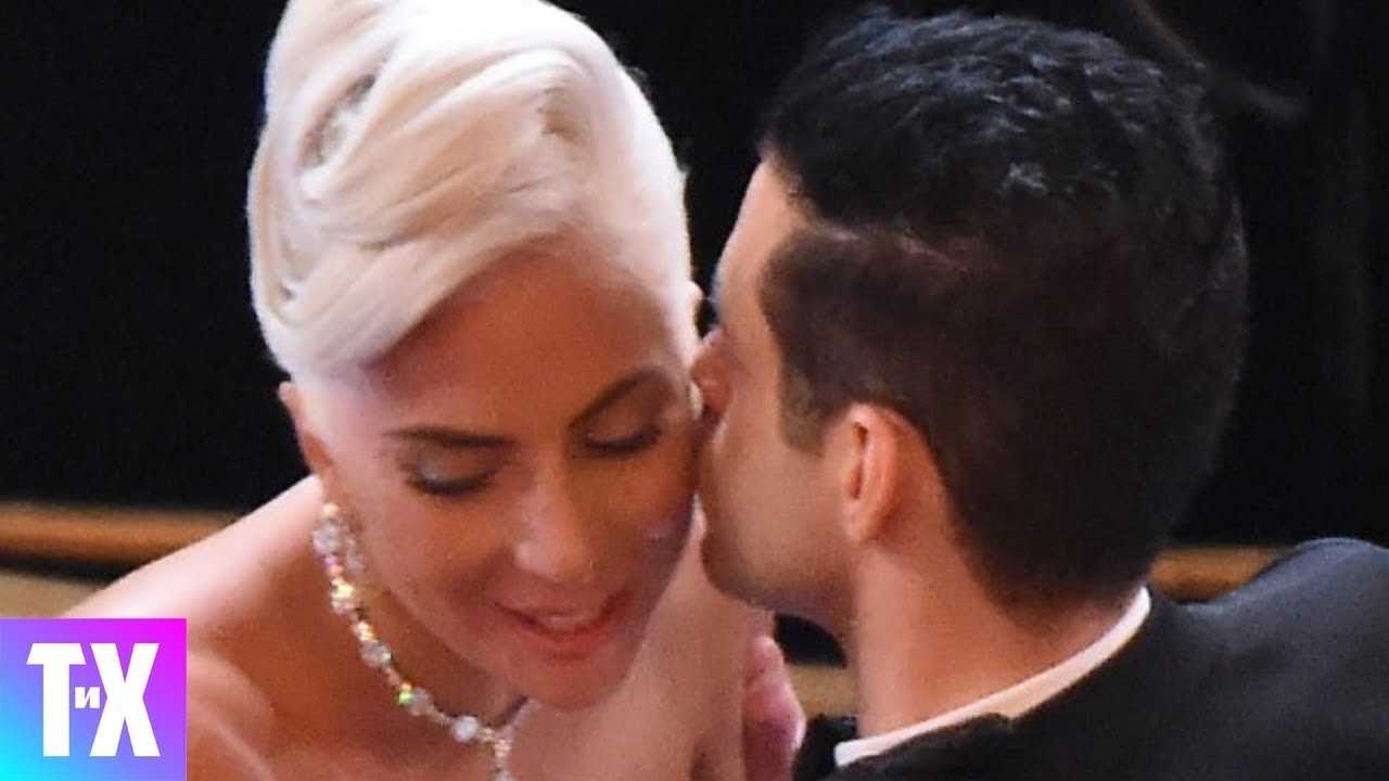 Леди Гага Поправляет Рами Малеку Бабочку На Оскаре