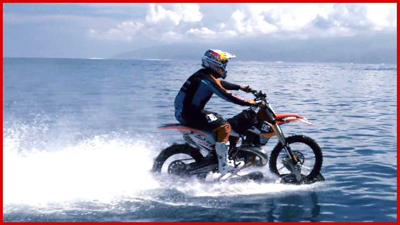 На мотоцикле по волнам? Это не фотошоп!